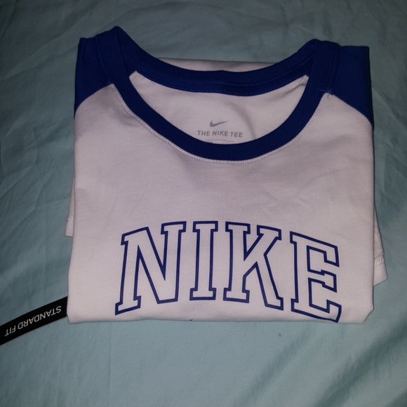 Nike - Picture 4 of 6